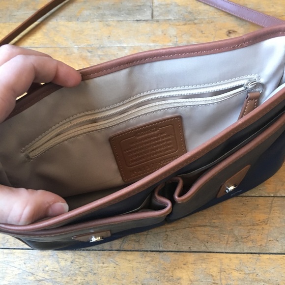 Coach purse - Picture 4 of 7